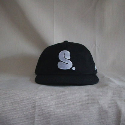 "BLACK ESSENTIALS" cap